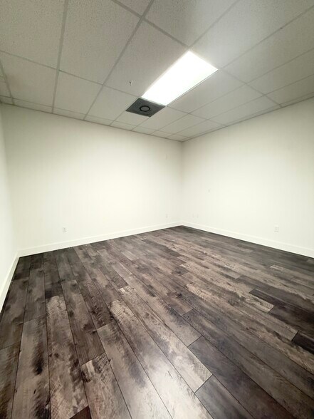 More Photos Of 350-370 NE 75th St, Miami Office For Lease
