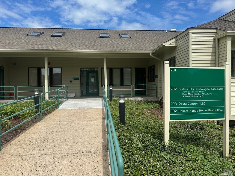 More Photos Of 333 N Oxford Valley Rd, Fairless Hills Medical For Lease