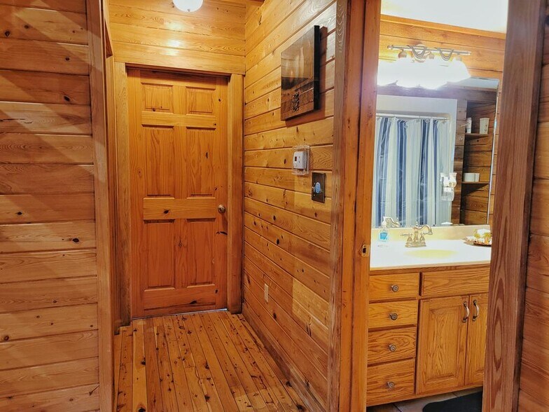 More Photos Of 9545 178th St, Mc Alpin Specialty For Sale
