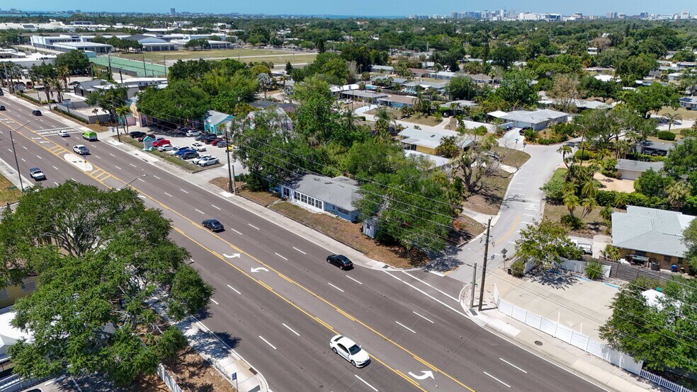 More Photos Of 2455 Bee Ridge Rd, Sarasota Office For Sale