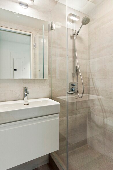More Photos Of 860 Lexington Ave, New York Apartments For Sale