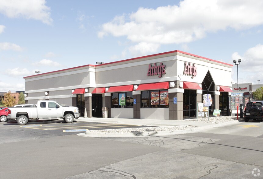 Primary Photo Of 17220 W Center Rd, Omaha Fast Food For Lease