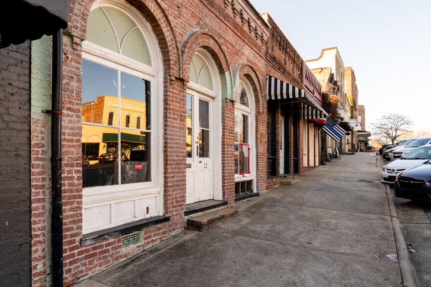 More Photos Of 22-24 Main St, Senoia Storefront For Lease