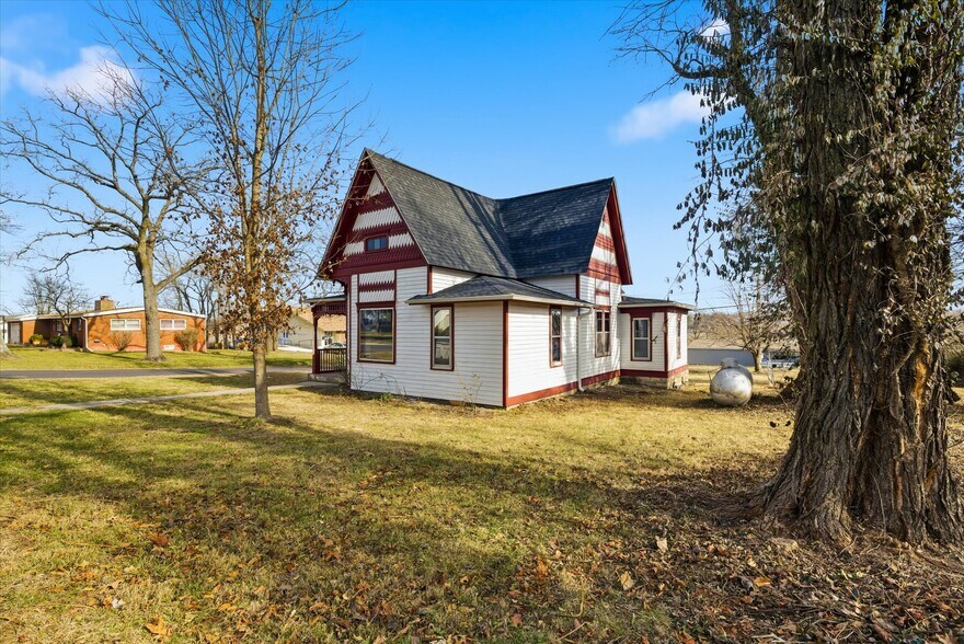 More Photos Of 722 N Maple Ave, Mountain Grove Office For Sale