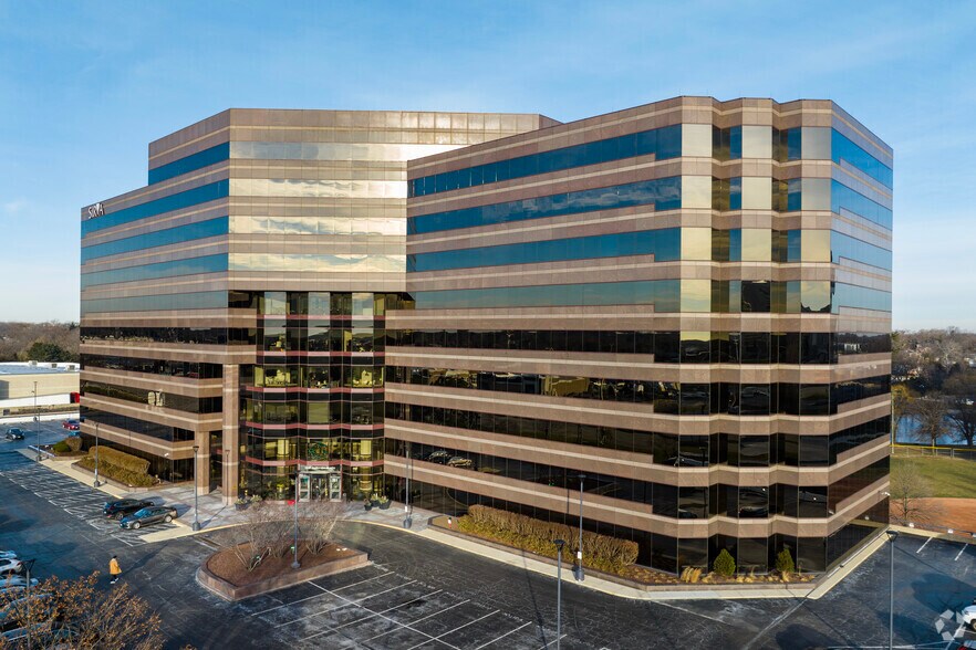 More Photos Of 17 W 110 22nd St, Oakbrook Terrace Office For Sale