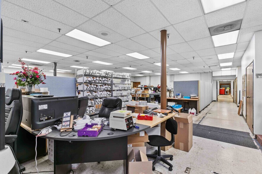 More Photos Of 9036 Winnetka Ave, Northridge Loft Creative Space For Lease