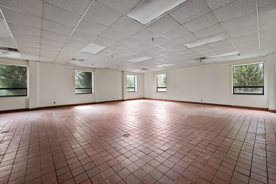 More Photos Of 110 Thermoid Way, Salisbury Manufacturing For Sale