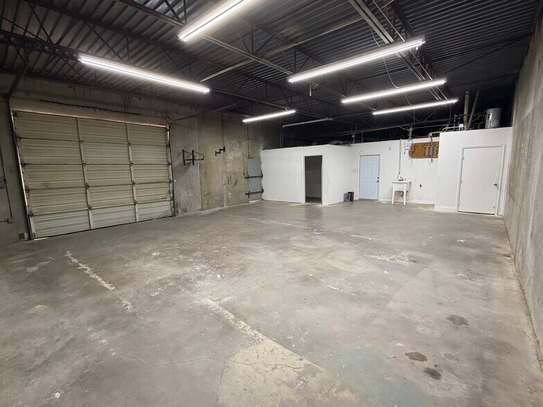 More Photos Of 5116 Sun Valley Dr, Fort Worth Flex For Lease