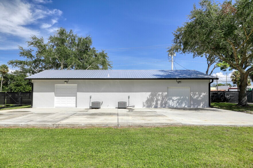 More Photos Of 1228 S Hopkins Ave, Titusville Office For Sale