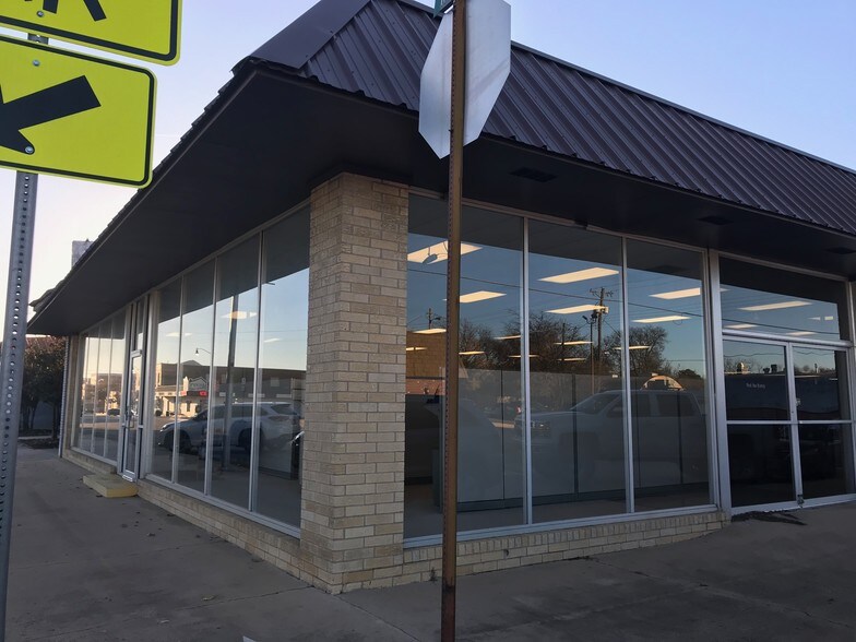 More Photos Of 423 W Main St, Durant Office For Lease