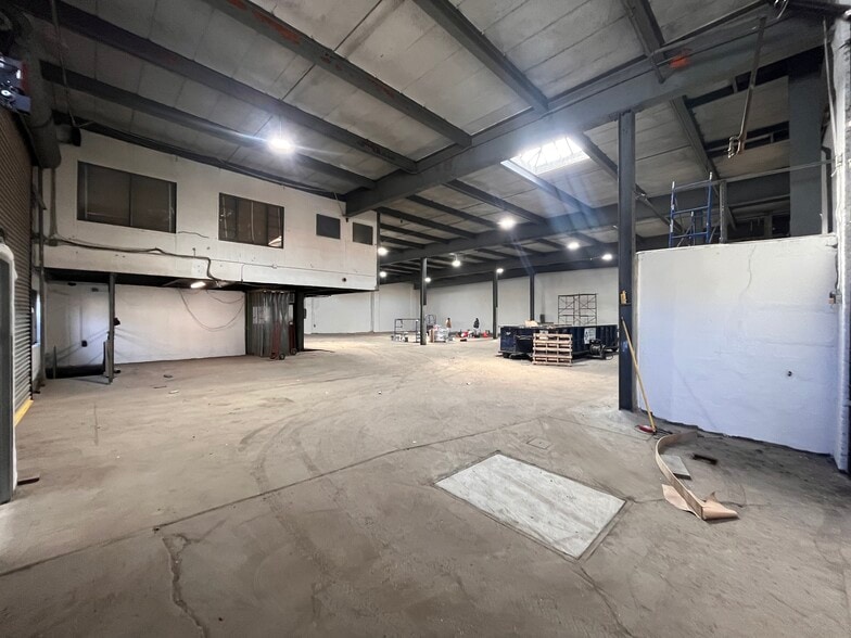 More Photos Of 945-975 Close Ave, Bronx Distribution For Lease