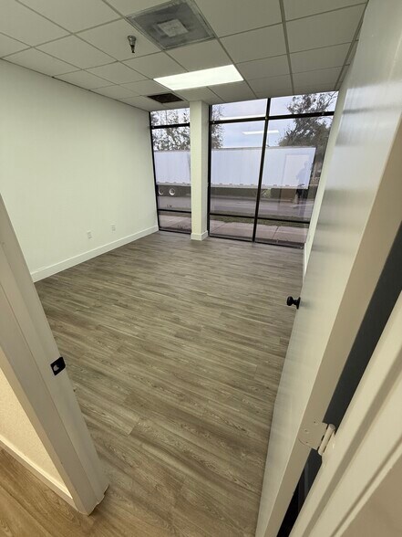 More Photos Of 10784 Satellite Blvd, Orlando Warehouse For Sale