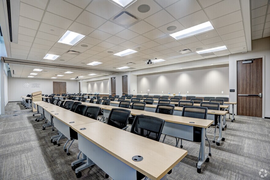 More Photos Of 18211 Katy Fwy, Houston Office For Lease