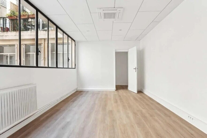 More Photos Of 9 Rue De Vézelay, Paris Office For Sale