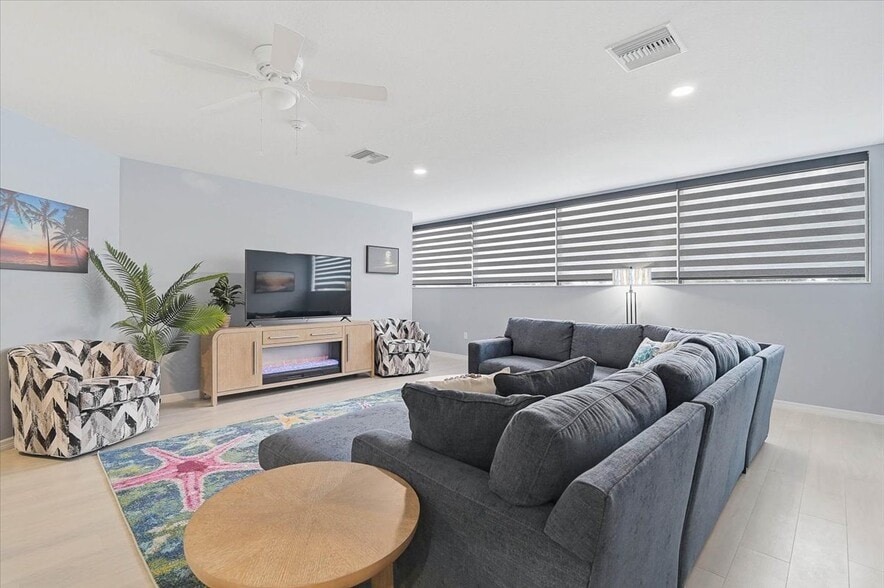 More Photos Of 2160 Gulf Gate Dr, Sarasota Storefront For Sale