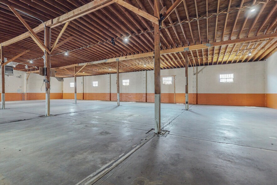 More Photos Of 1823 Commercial St NE, Albuquerque Warehouse For Sale