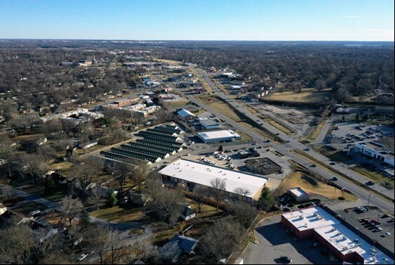 More Photos Of 9620 E State Route 350, Raytown Light Distribution For Sale