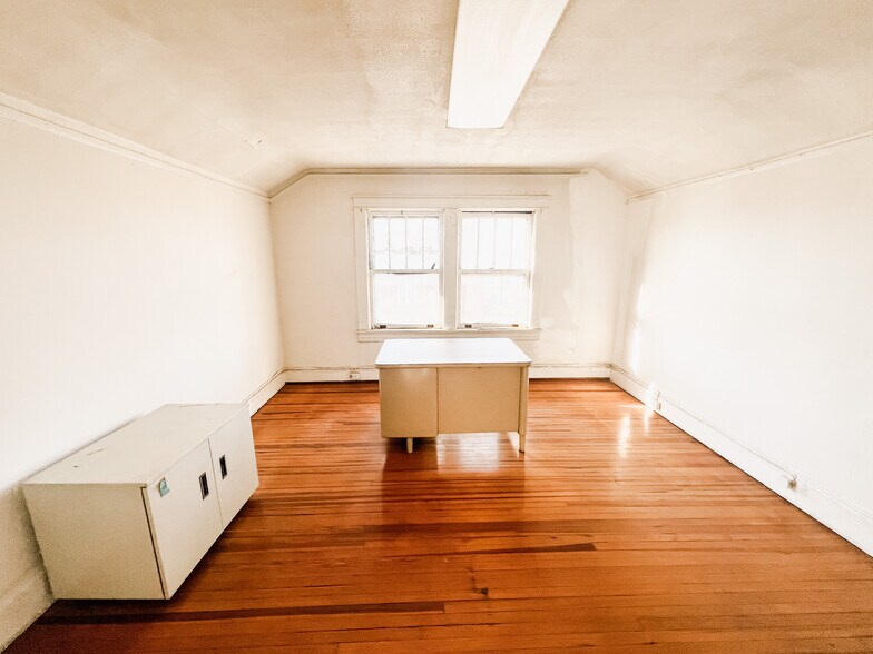 More Photos Of 2414 Memorial Ave, Lynchburg Office For Lease