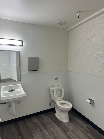 More Photos Of 3015 N Durfee Ave, El Monte Service For Lease