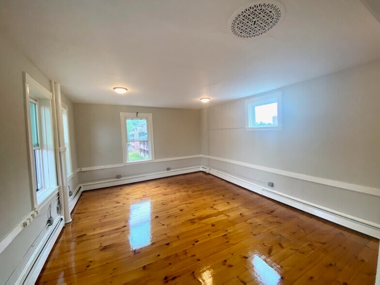 More Photos Of 17 Kellogg Ave, Amherst Storefront Retail Office For Lease