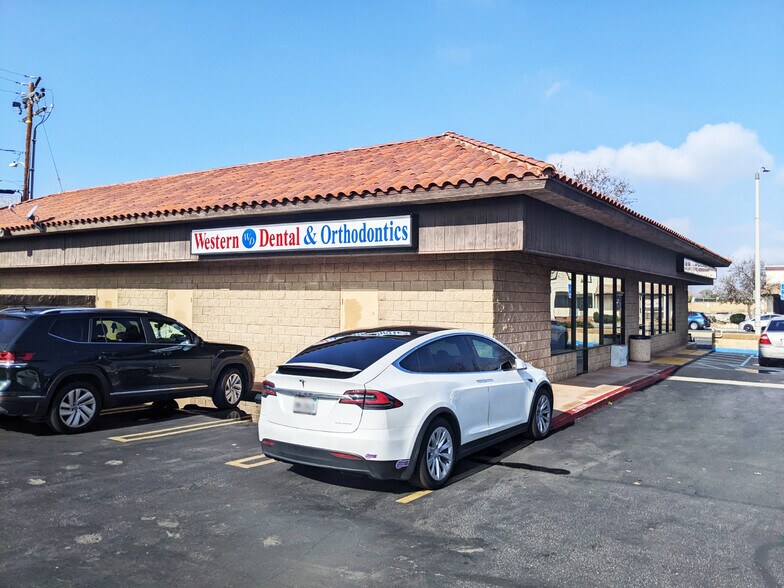 More Photos Of 23120-23130 Lyons Ave, Santa Clarita Unknown For Lease
