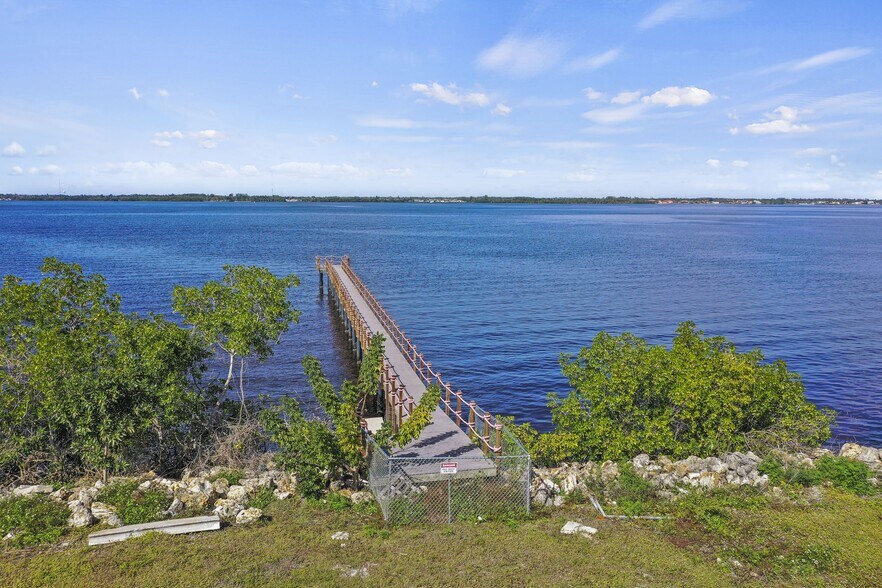 More Photos Of 793 Freemont St, Fort Myers Land For Sale