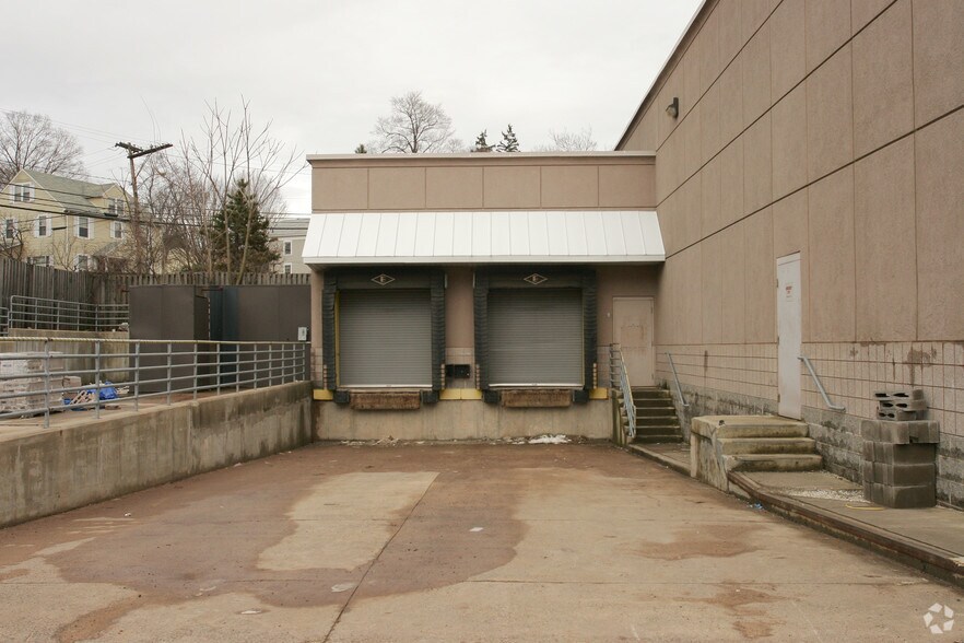 More Photos Of 400-416 E Main St, Middletown Unknown For Lease