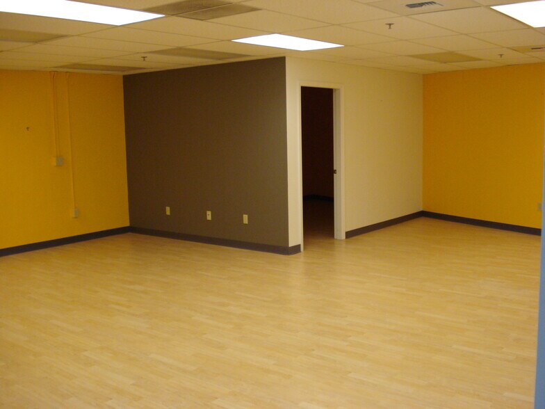 More Photos Of 3700 Woodland Dr, Anchorage Flex For Sale