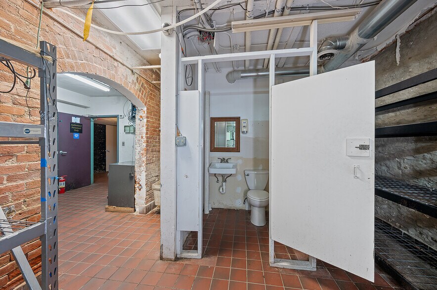 More Photos Of 126 W Sixth St, Cincinnati Apartments For Lease