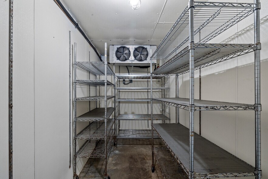 More Photos Of 4552 Gilliland Dr, Kimball Restaurant For Sale