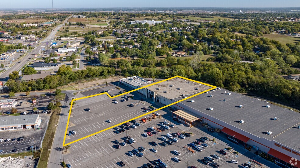 More Photos Of 5900 SW Huntoon St, Topeka Freestanding For Lease