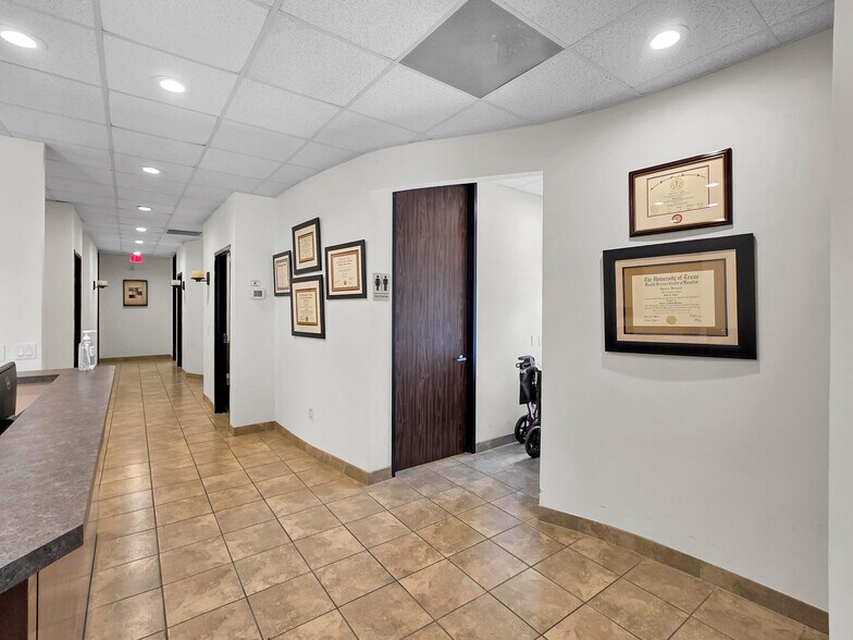 More Photos Of 6429 Fairmont Pky, Pasadena Office For Sale