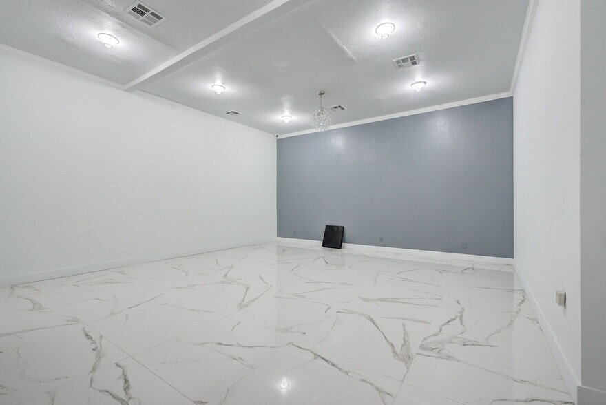 More Photos Of 7917 N May Ave, Oklahoma City Freestanding For Sale