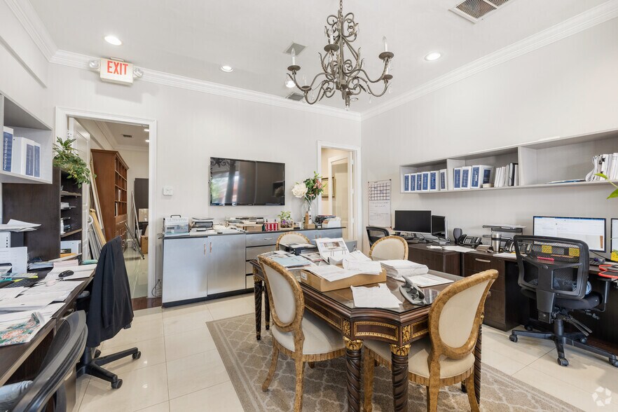 More Photos Of 3313 NE 32nd St, Fort Lauderdale General Retail For Sale