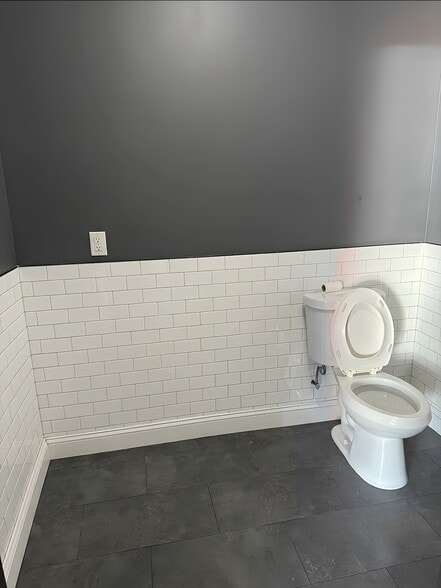More Photos Of 277 E 16th St, Paterson Warehouse For Lease