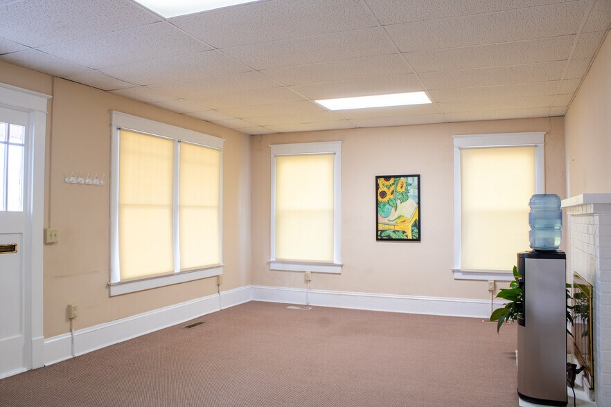 More Photos Of 611 Carthage St, Sanford Medical For Lease