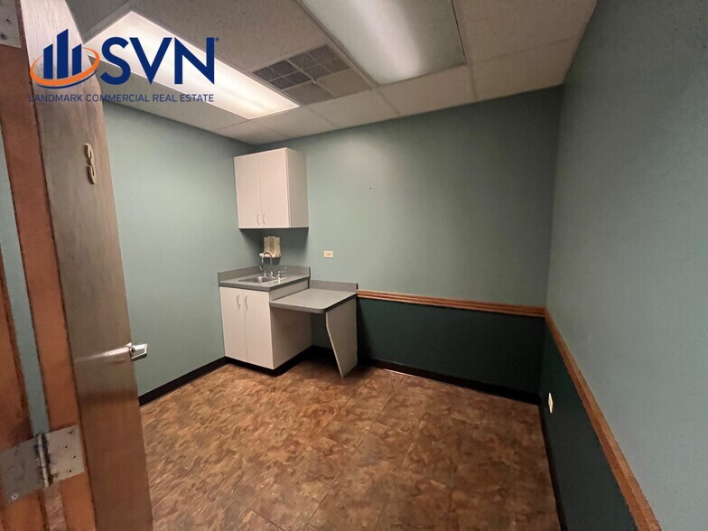 More Photos Of 511-515 Thornhill Dr, Carol Stream Unknown For Lease