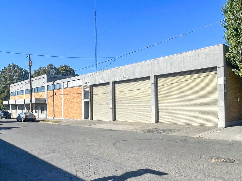 More Photos Of 1011 SE Oak St, Portland Industrial For Sale