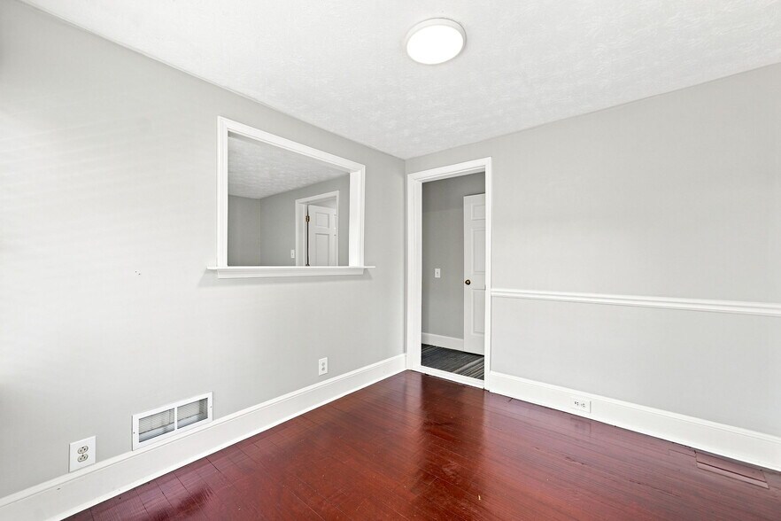 More Photos Of 255 Norcross St, Roswell Office For Lease