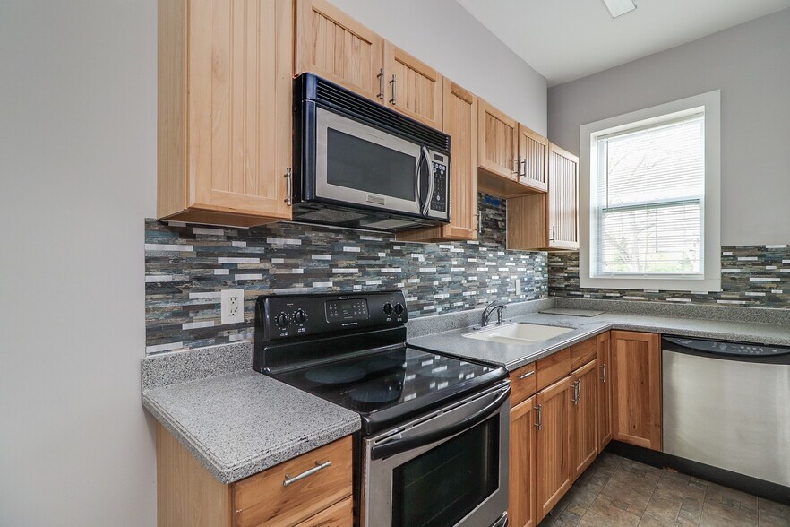 More Photos Of 104 W Candler St, Winder Medical For Sale