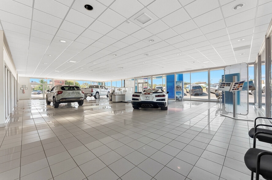 More Photos Of 1229 Country Club Rd, Fairmont Auto Dealership For Sale