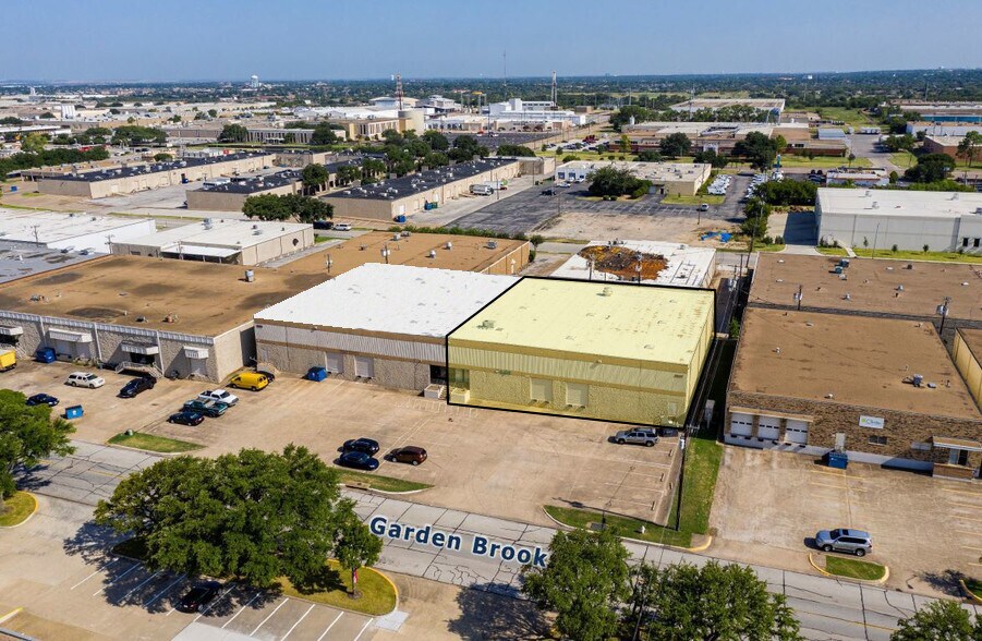 Primary Photo Of 3225-3227 Garden Brook Dr, Farmers Branch Manufacturing For Lease