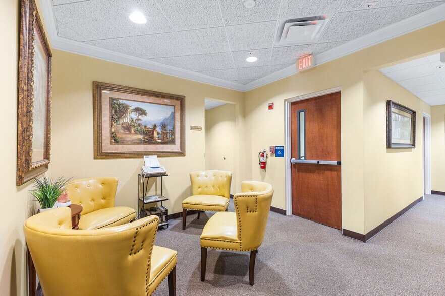 More Photos Of 467 Lake Howell Rd, Maitland Medical For Lease