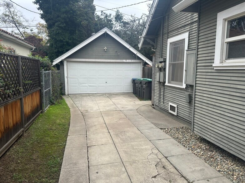 More Photos Of 150 W Stadium Dr, Stockton Apartments For Sale