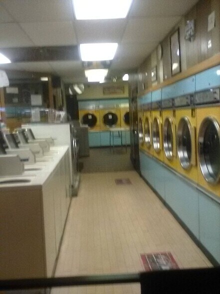 More Photos Of 196 Washington, Belleville Storefront For Sale