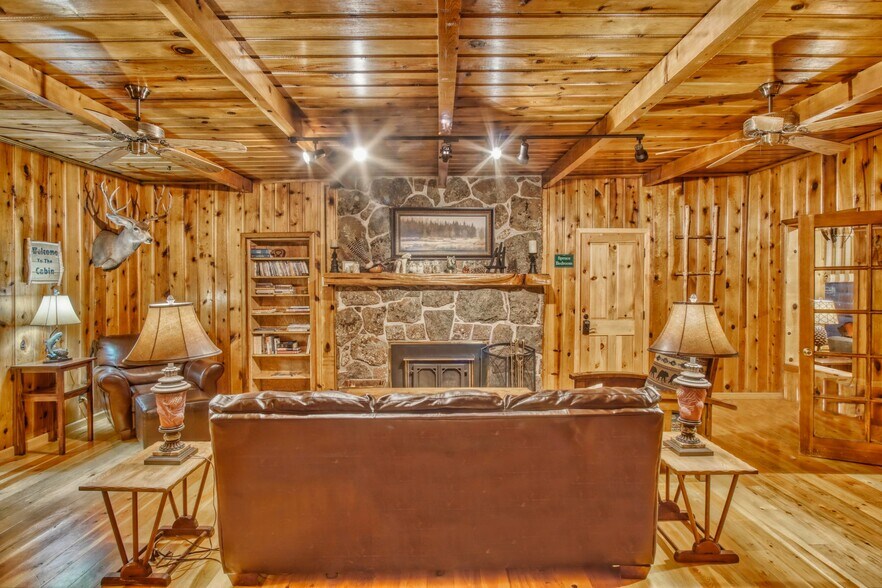 More Photos Of 140 Main St, Greer Specialty For Sale