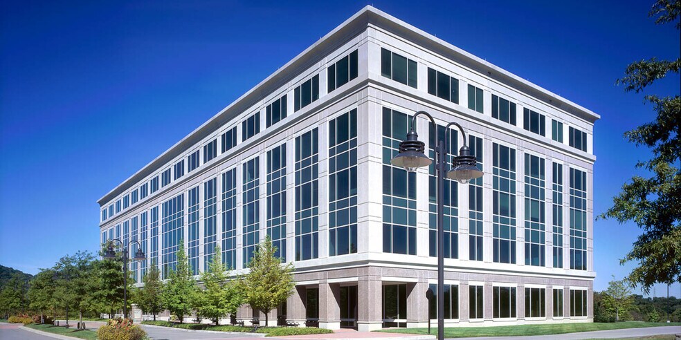 More Photos Of 320 Seven Springs Way, Brentwood Office For Lease