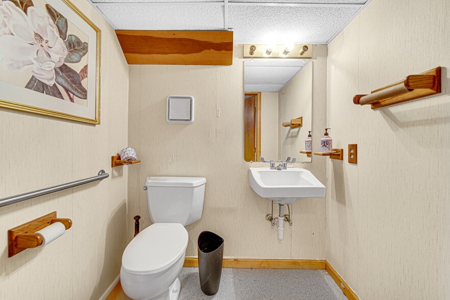 More Photos Of 2331 45th St, Highland Medical For Sale