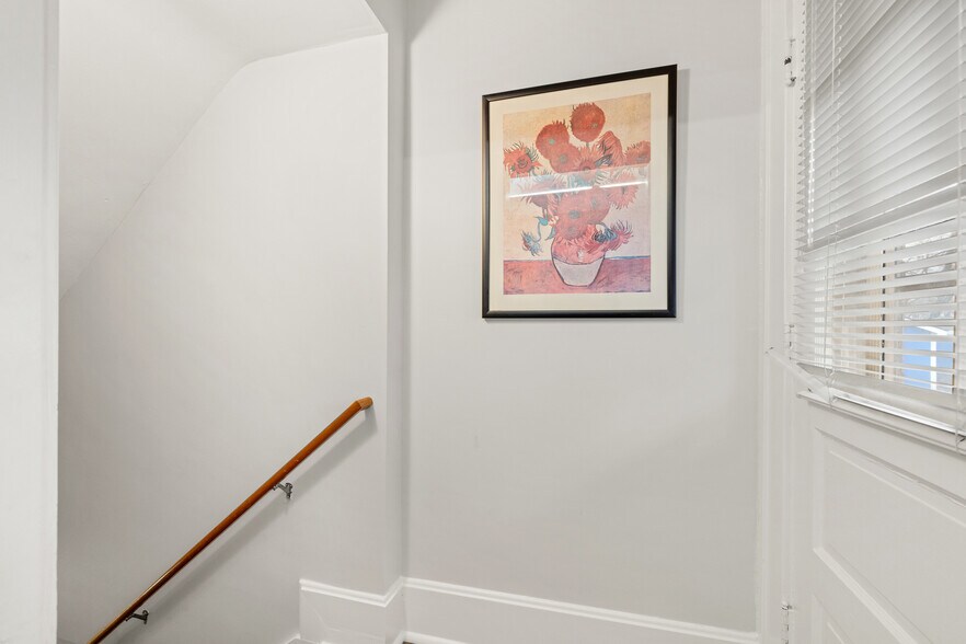 More Photos Of 520 E Maxwell St, Lexington Office For Sale