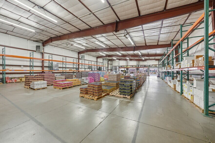 More Photos Of 273 SE 9th St, Bend Distribution For Lease